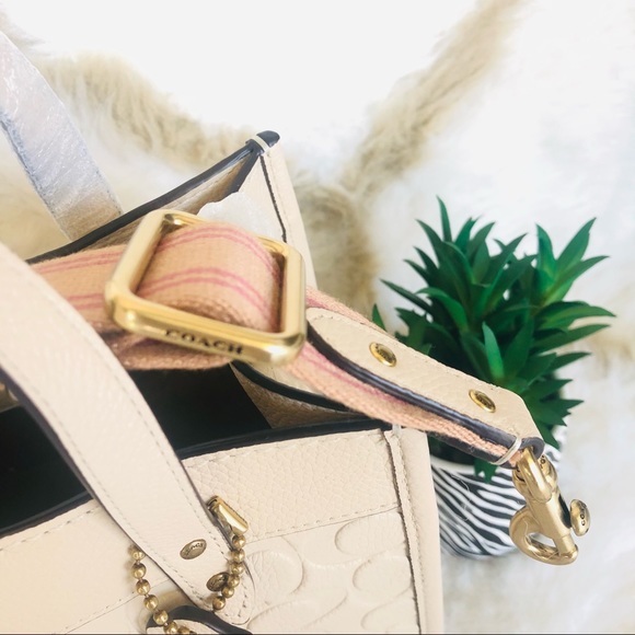 100% Authentic Brand New Coach Field Tote 22 C4829 In Signature Leather, Ivory - Picture 6 of 15